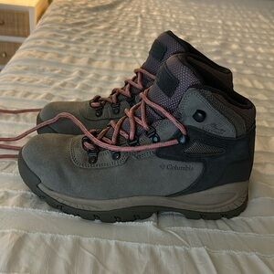 Columbia Women’s Hiking Boots- Size 7